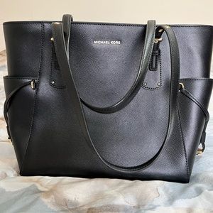 Michael Kors Voyager East/West tote